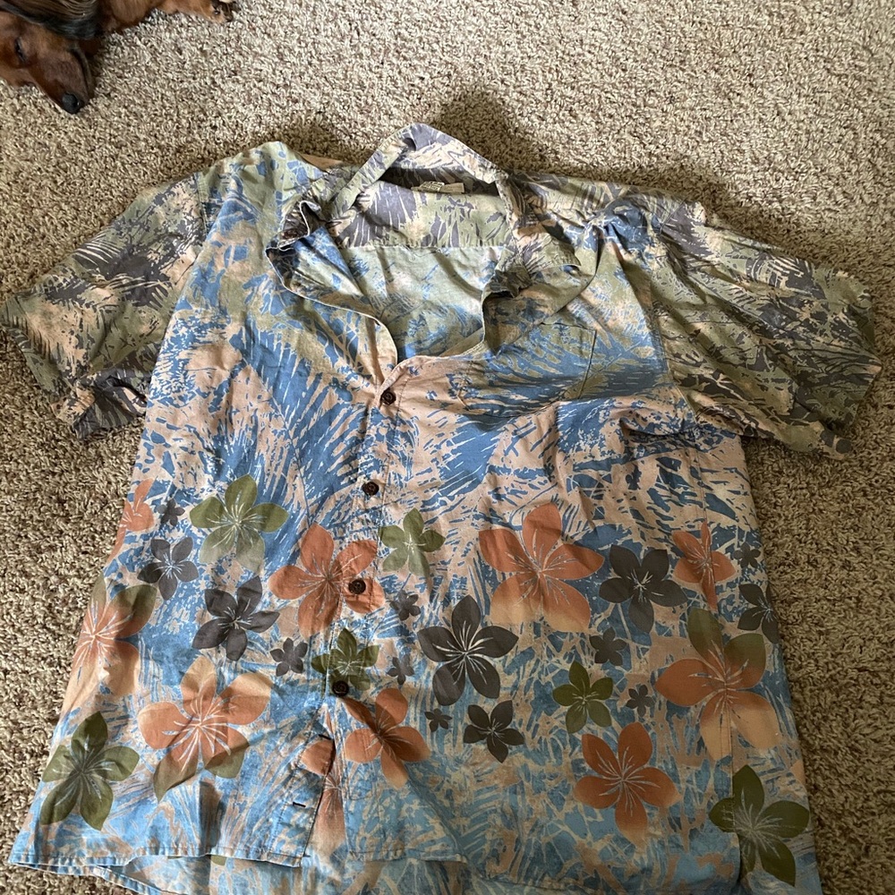 Men’s button down casual shirt XXL short sleeve.